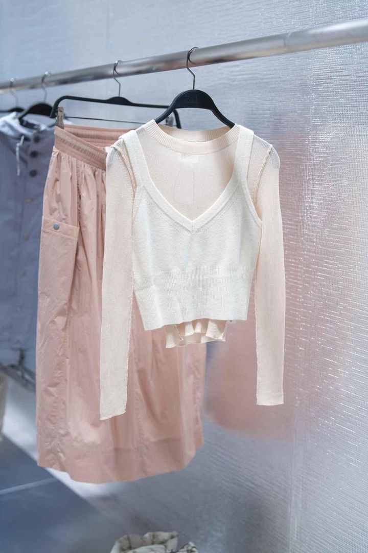 画像: 【and wander × ZARA】「ウール混紡ニットトップス」￥6,590（税込）、「ファインニットトップス」￥6,590（税込）