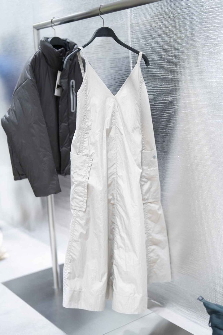 画像: 【and wander × ZARA】「ミディワンピース」￥17,990（税込）