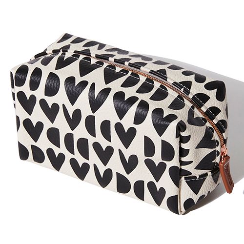 女性に贈る「もらって困らないプレゼント」6選！実は困る贈り物との違いとは？