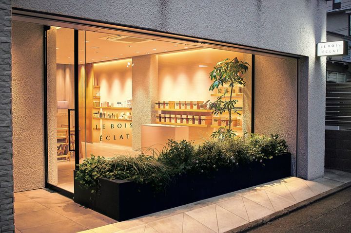 今回体験したハーブ蒸しは30分 ￥4,400(3回チケット￥10,500)。植物療法士のカウンセリング30分付きのハーブティーブレンド100g ￥8,500のほか、月に5名限定で森田敦子さんパーソナルカウンセリング60分￥33,000(ハーブブレンド100g付き)なども。ワークショップがあったりケア方法が学べる書籍と出会えたりと、ライフステージが変化していく女性なら味方につけておくと役立つはず。セルフケアについて気軽に話せる、学べる場としてもおすすめ。