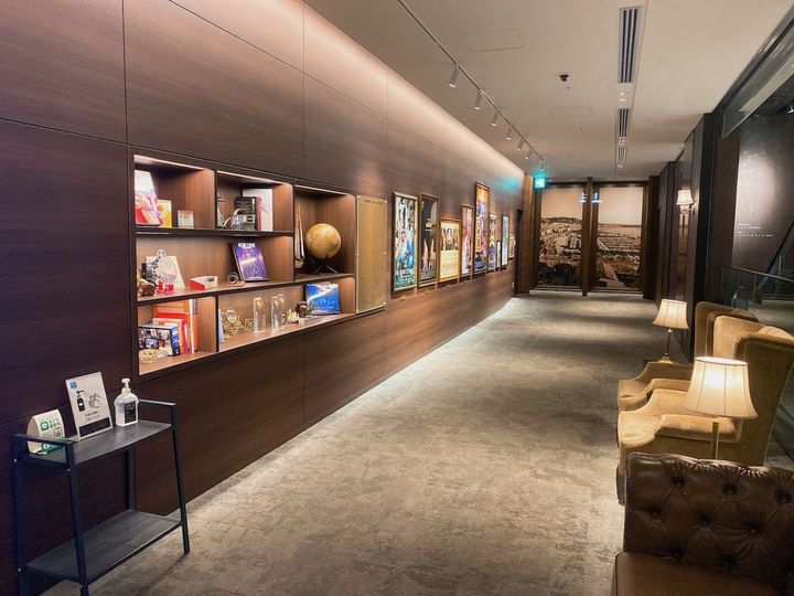 6階：フランスの田舎をイメージしたシックな内装