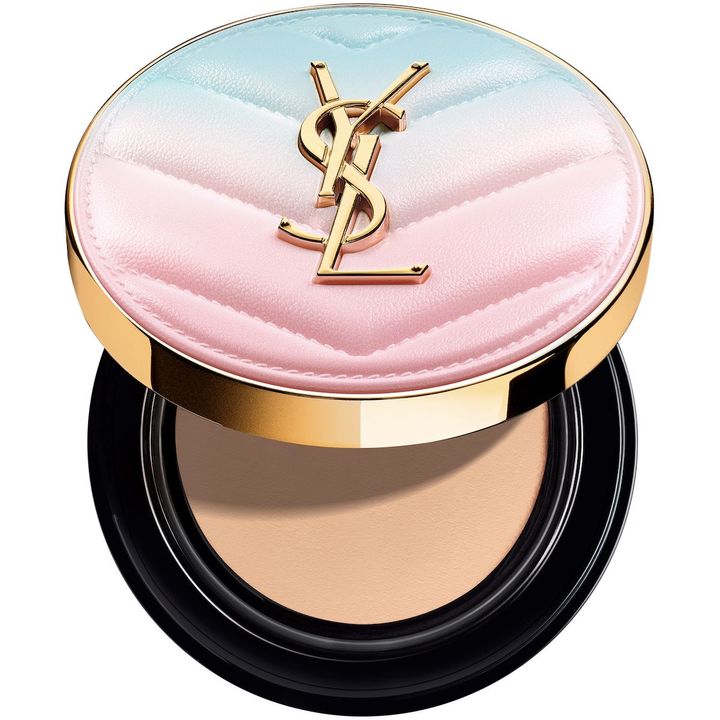 〈左から〉ラディアント タッチ グロウパクト ＜コレクター＞ SPF50+・PA++++ 全2色 各￥11,440（セット価格、2月5日より表参道フラッグシップ ブティック・公式オンライン ブティック先行、2月14日より全国限定発売）