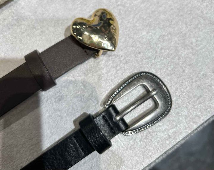 画像: 【GU】上：ハートバックルベルト¥1,290、下：コンチョバックルナローベルト¥1,290 www.gu-global.com