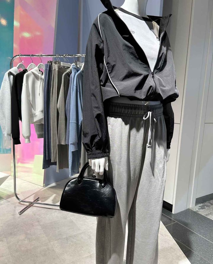 画像: 【GU】ボーリングバッグ¥2,990 www.gu-global.com