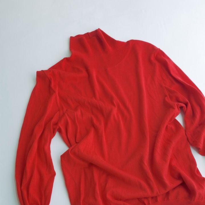 今年のニット…どう着る？カラーは赤、“重ねる”のが編集部の気分です【ちょっとひと息。コラムの時間ですよ！ from FUDGE.jp編集部 vol.36】