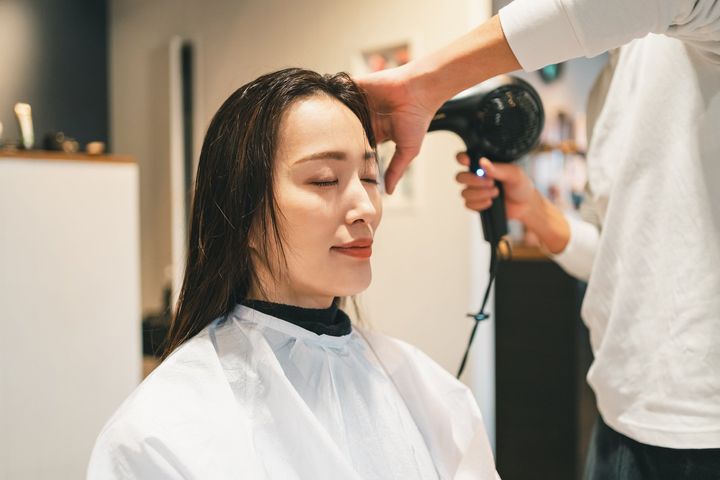 美容室で施術中に目をつぶったまま過ごしてもOK？