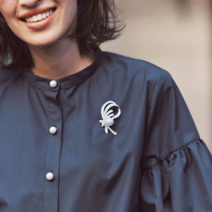 ブローチのコーデ