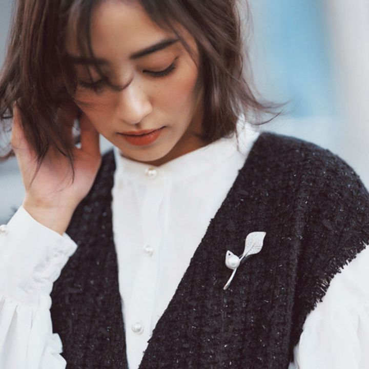 ブローチのコーデ