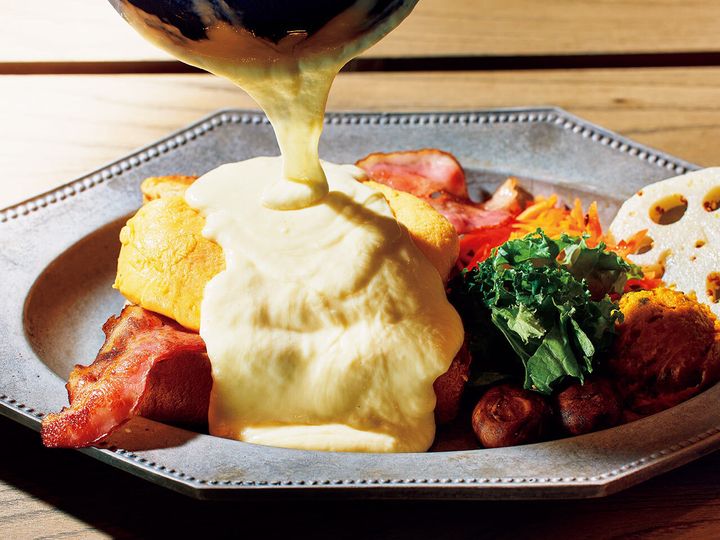 代々木公園『プルミエメ』の「黄の鉄板オムレツ＆チーズトースト」