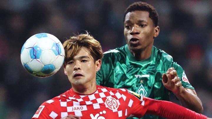 佐野海舟のマインツに勝利したブレーメン、レッドカード3枚に選手激怒！監督は謝罪