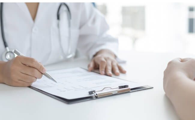 問診をする医師