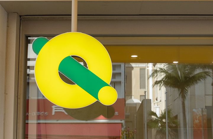 ロゴマークは輪切りのパイナップルと、サトウキビをモチーフにデザインされたもの