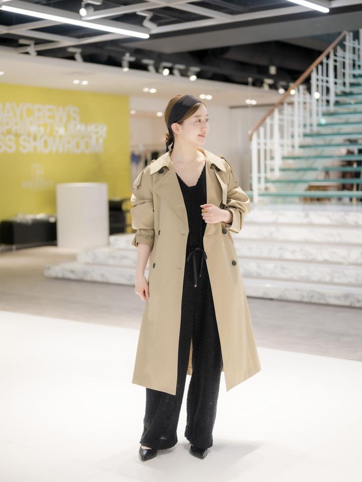 画像: コート￥52,800【イエナ】 オールインワン￥49,500【クチュール ド アダム】 ヘッドアクセサリー￥15,400【ジェニフット】 シューズ￥35,200【ステイタス】 その他／本人私物 出典：イエナ