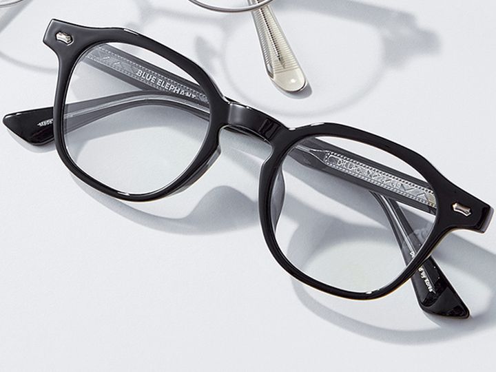 韓国ブランドブルーエレファントの黒縁メガネ