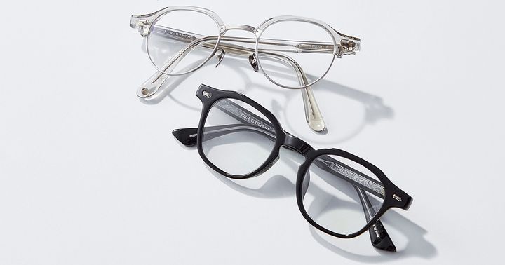 VERYスタッフ私物の韓国ブランドYUNのメガネとブルーエレファントの黒縁メガネ