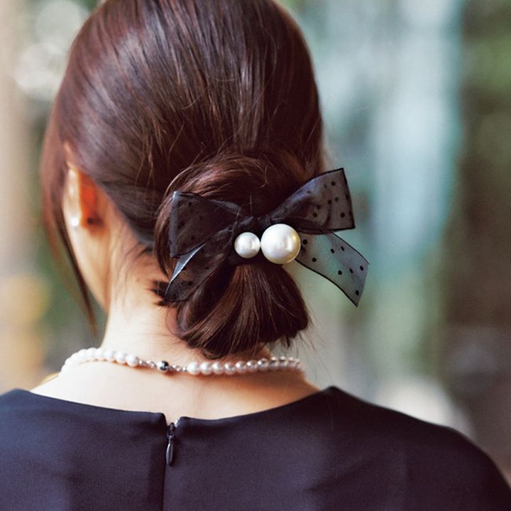 フォーマルヘアが簡単に決まるパール付きヘアゴム