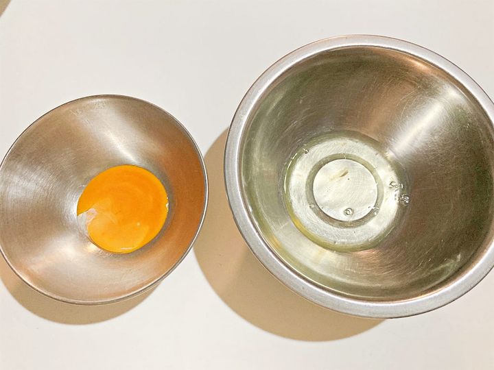 卵を卵黄と卵白に分ける