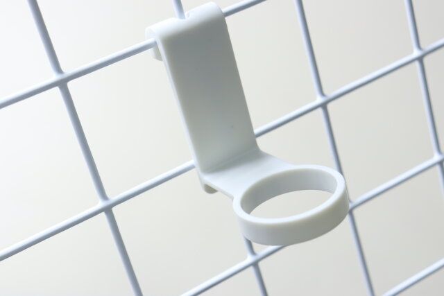 セリアの小物を収納できるワイヤーネット用リングフック 2P