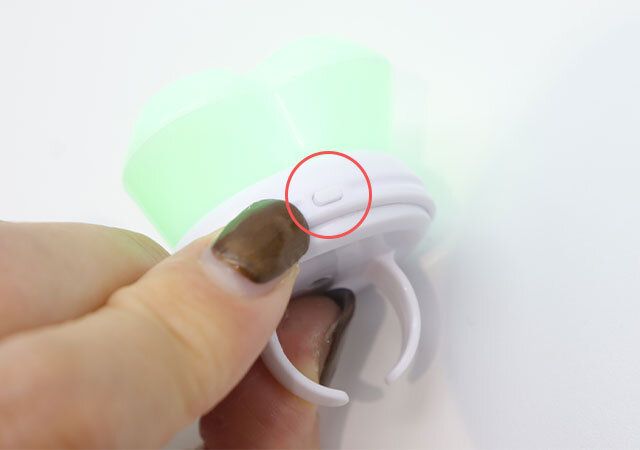 ファン！ファン！リング（LEDリングライト、8色チェンジ、ハート型） ボタン