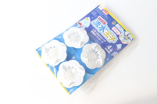 ダイソーのくるくる＆ウェーブ洗面台ゴミガード（流水王子、4個）2