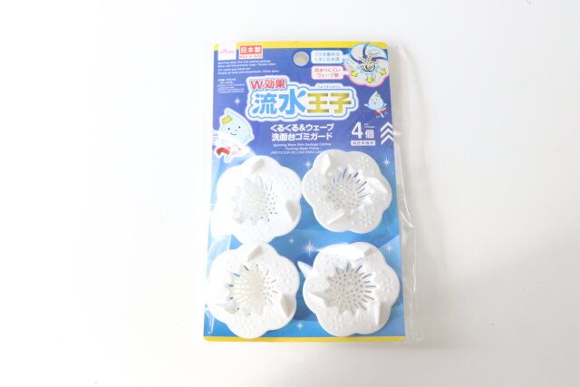 ダイソーのくるくる＆ウェーブ洗面台ゴミガード（流水王子、4個）1