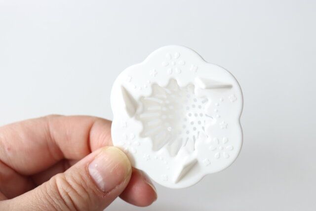 ダイソーのくるくる＆ウェーブ洗面台ゴミガード（流水王子、4個）4