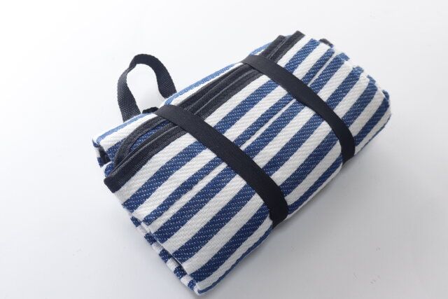 スタンダードプロダクツ 砂よけスナップ付レジャーシート 収納時