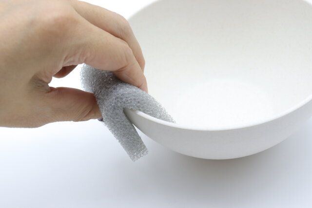 キャンドゥの毎日、取り替えられて衛生的に使える使い捨てスポンジは薄手で折り曲げ自在