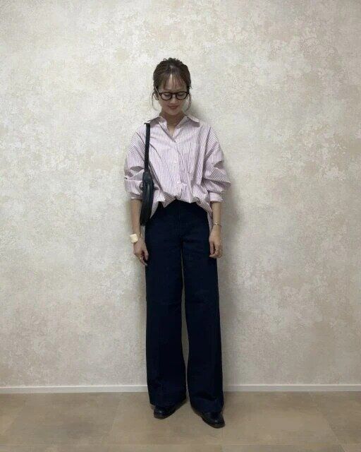 大人女子のストライプシャツワイドデニムコーデ