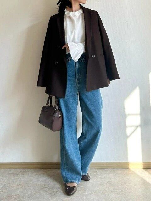 大人女子のジャケットブラウスワイドデニムコーデ