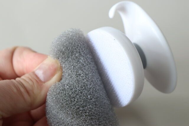 ダイソー 取り換え式キッチンシンク洗い用スポンジスペア（2個、アクリルビーズ不織布） 本体