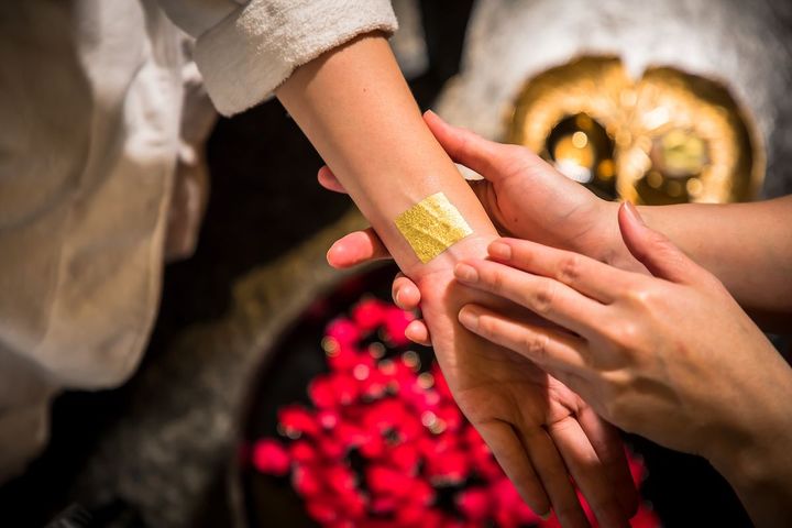 ワンフロアを使った広々としたスパで、心地よいアロマに包まれての極上トリートメント。