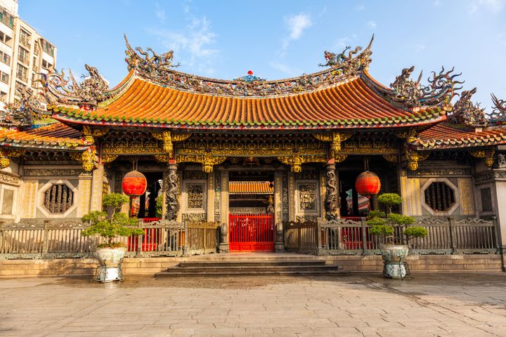 創建280年を越える台北最古の寺。仏教の仏様と道教の神様が同居している。 Photo_ Getty Images