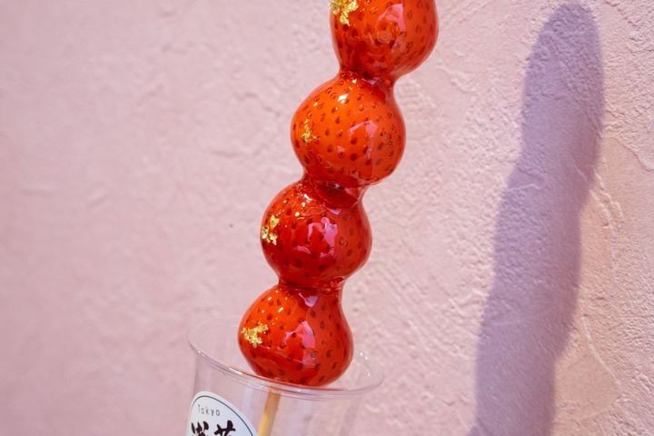 「金箔いちご飴」690円