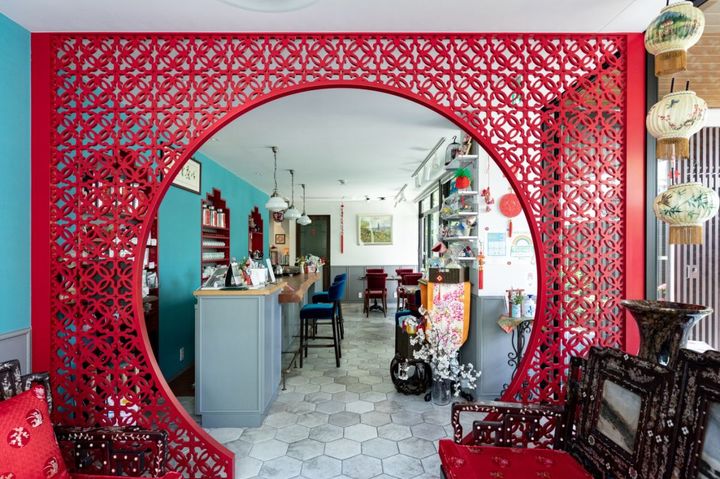 異国へと誘う、台湾・中国の古い邸宅や庭園に備わる紋様格子の月窓