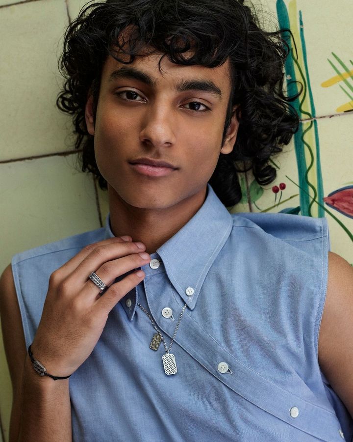 「フェンディ ヘキサゴン」ネックレス￥82,500 リング￥47,300 「フェンディ ヘキサゴン」ミサンガ￥52,800