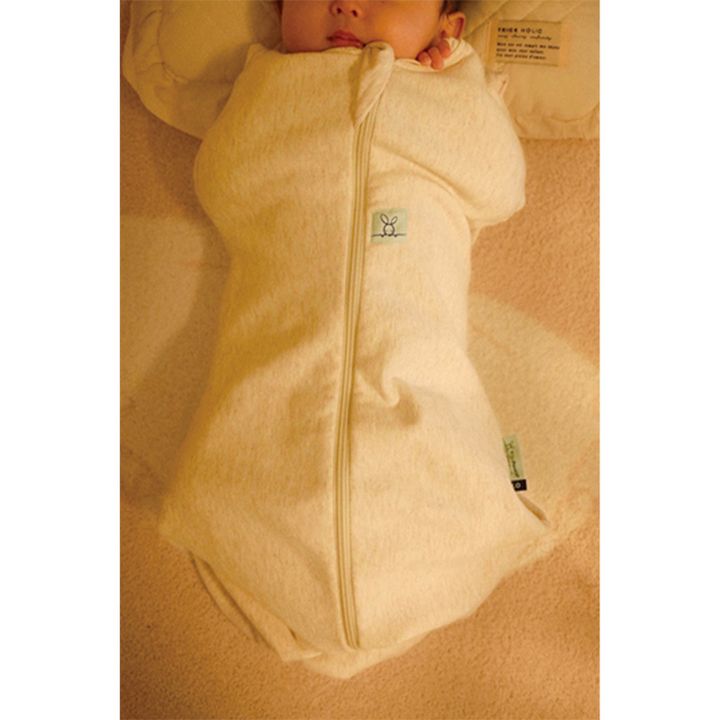 赤ちゃんが寝ているイメージカット