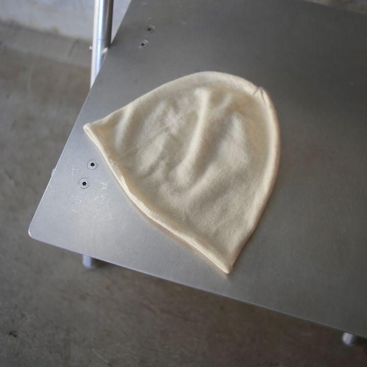 〈COSMIC WONDER〉のCashmere knit cap