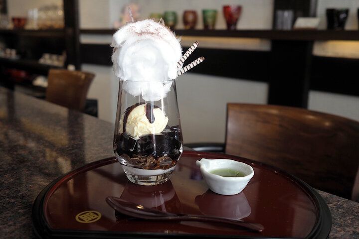 草津・湯畑からすぐ♪ ひとりでもゆっくり過ごせる老舗宿併設の隠れ家カフェ「奈良屋 喫茶去」であったか抹茶ラテを