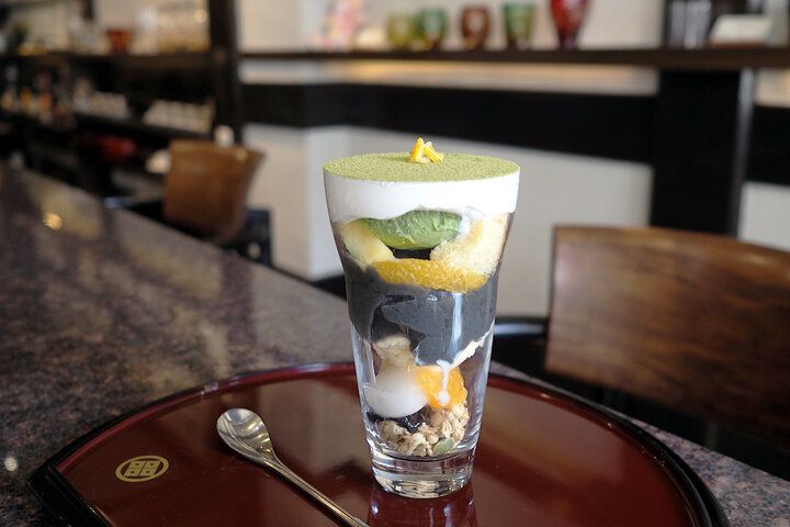 草津・湯畑からすぐ♪ ひとりでもゆっくり過ごせる老舗宿併設の隠れ家カフェ「奈良屋 喫茶去」であったか抹茶ラテを