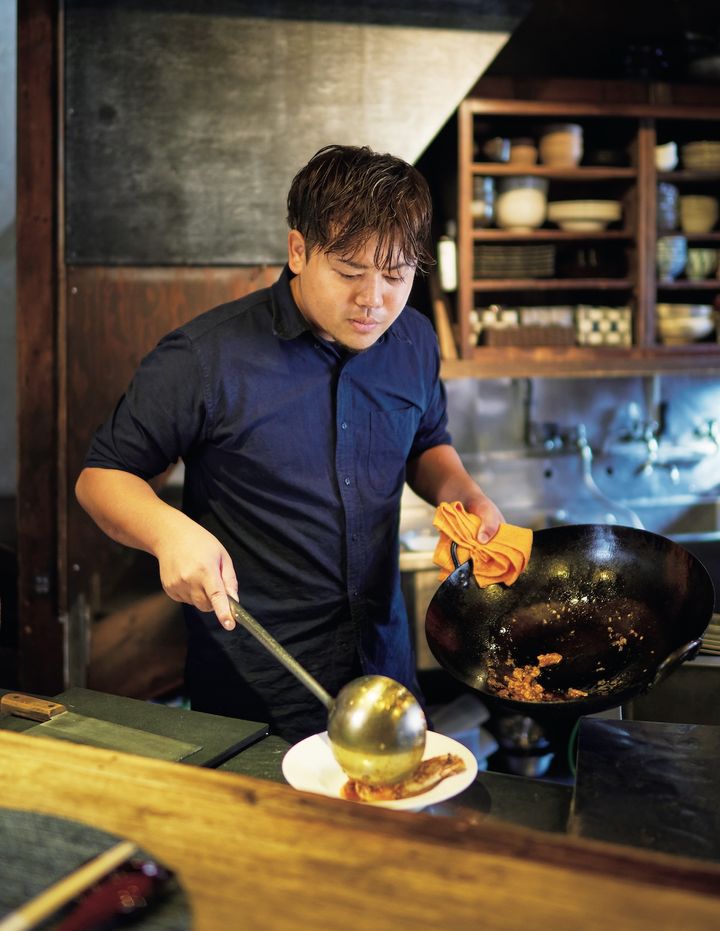 高円寺にある極彩椿 東京の〈御田町 桃の木〉や京都〈齋華〉を経て独立した店主の臼井さん