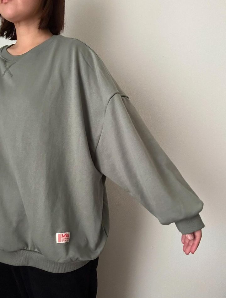 画像2: たっぷりとしたドルマンスリーブで二の腕カバー