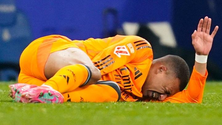 世界的スター選手への危険プレーで誤審騒動！審判委員長激怒で審判処分へ