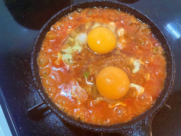 卵を割りいれる