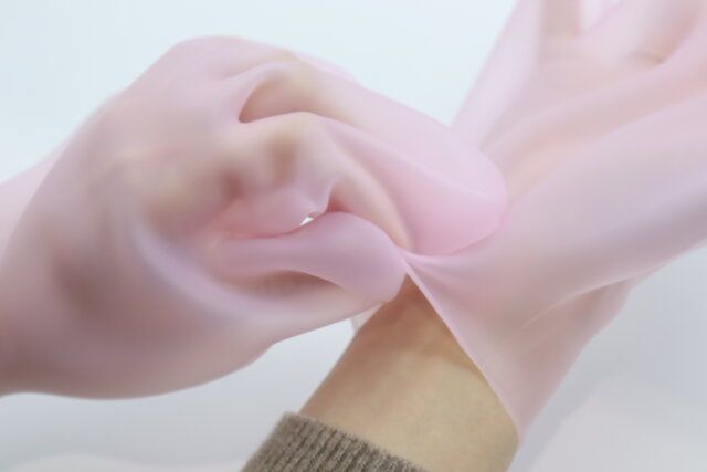 しっとりハンドケアグローブ 着用