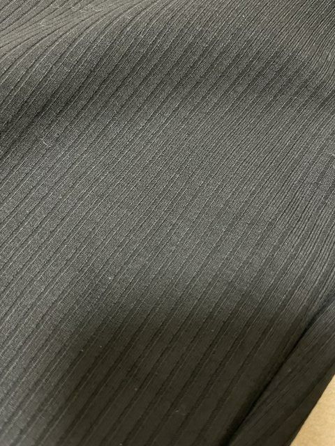 reca 裏起毛ボンディングセミワイドリブパンツ ブラック 生地のアップ