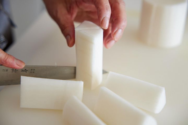 野菜類をカットする