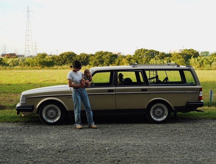 お洒落な人が乗っている車といえば。安全性を兼ね備えたクラシックカー《VOLVO》240【マイカーと一緒にどこまでも。vol.5】