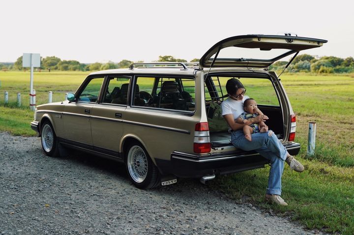 お洒落な人が乗っている車といえば。安全性を兼ね備えたクラシックカー《VOLVO》240【マイカーと一緒にどこまでも。vol.5】