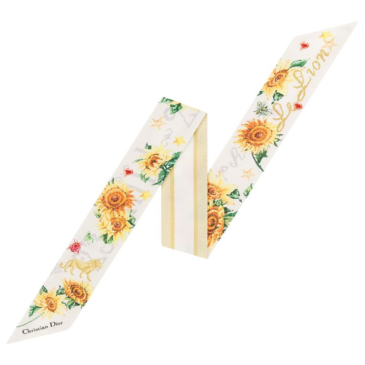 スカーフ ￥32,000／DIOR